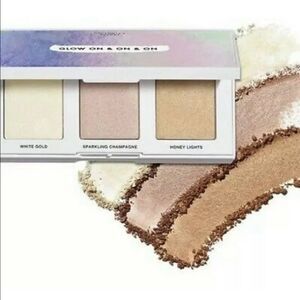 Victorias Secret Cheek Highlighter Trio